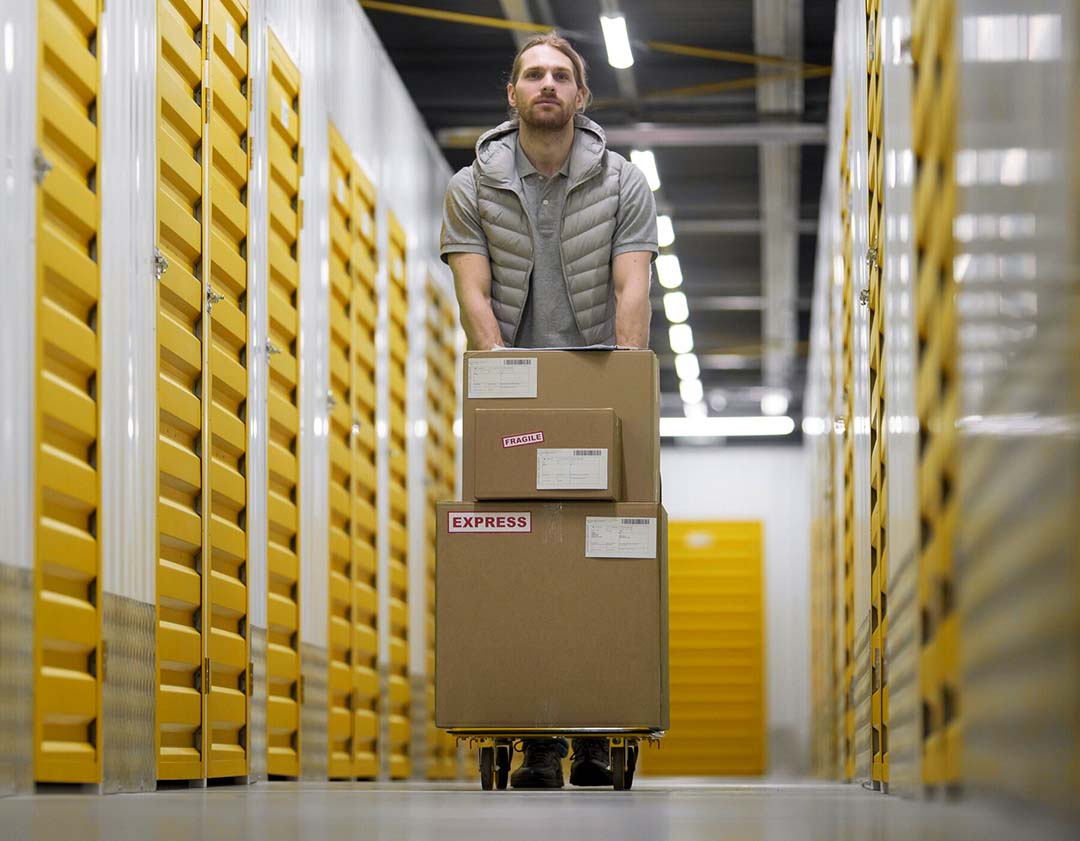 Vantagens de alugar um box de self storage para guardar móveis em BH em 2025